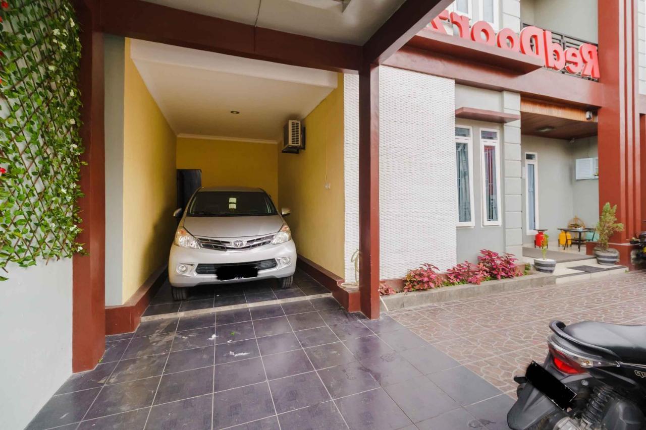 RedDoorz Syariah near Jam Gadang Bukittinggi 2 Hotel Luaran gambar