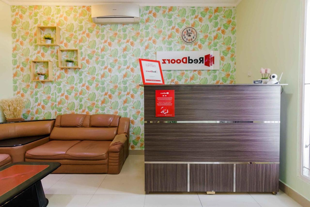 RedDoorz Syariah near Jam Gadang Bukittinggi 2 Hotel Luaran gambar