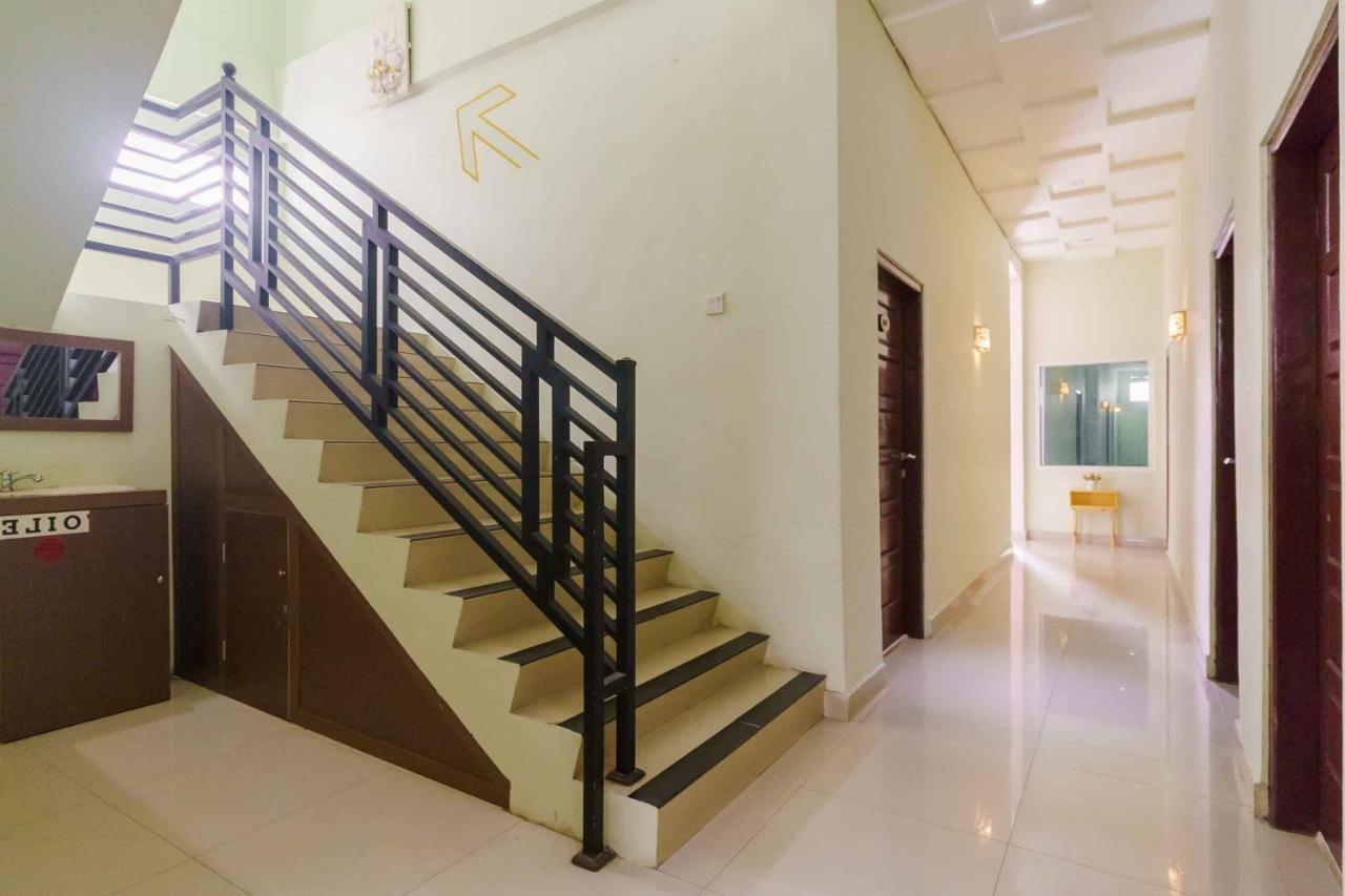 RedDoorz Syariah near Jam Gadang Bukittinggi 2 Hotel Luaran gambar
