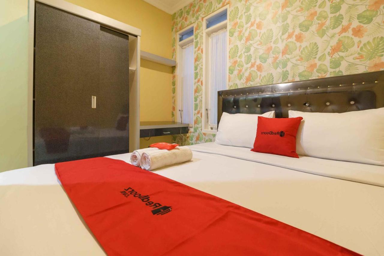 RedDoorz Syariah near Jam Gadang Bukittinggi 2 Hotel Luaran gambar