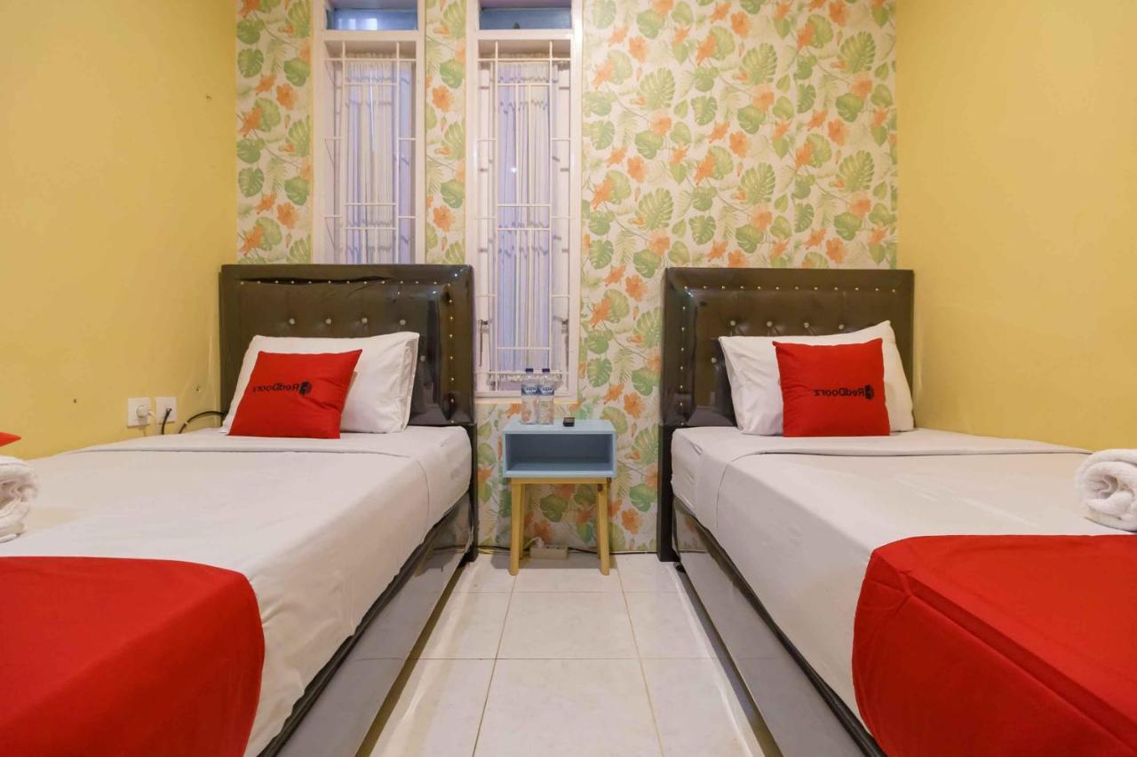RedDoorz Syariah near Jam Gadang Bukittinggi 2 Hotel Luaran gambar